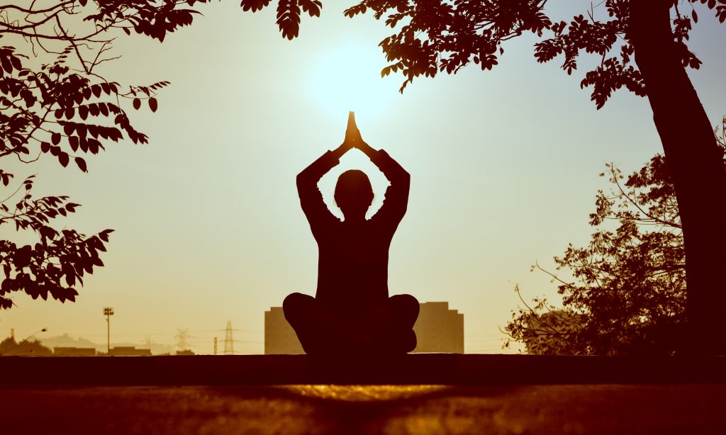 meditate to reduce workplace stress
